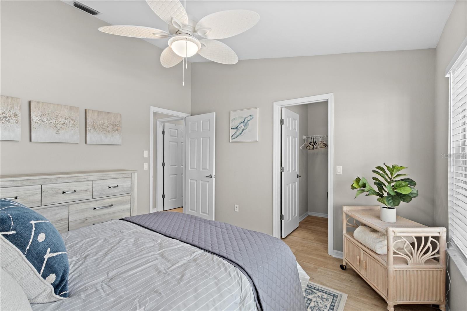 Image 17 of 28 For 12454 Kingsway Circle 202