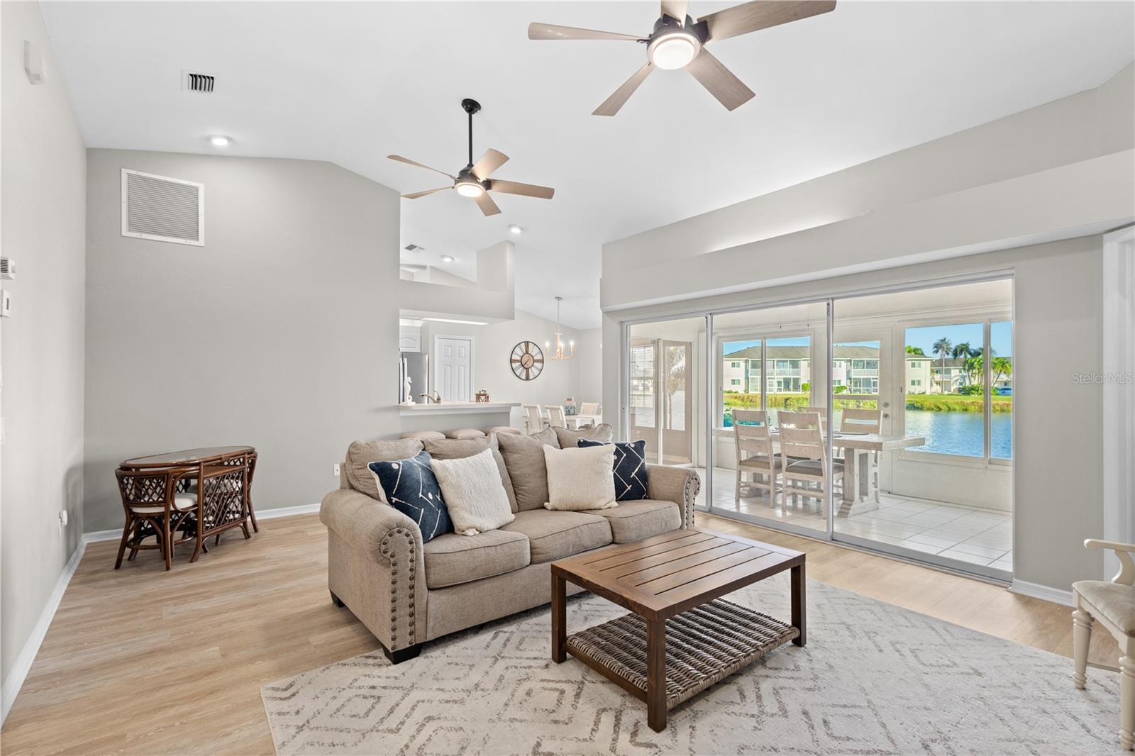 Image 4 of 28 For 12454 Kingsway Circle 202