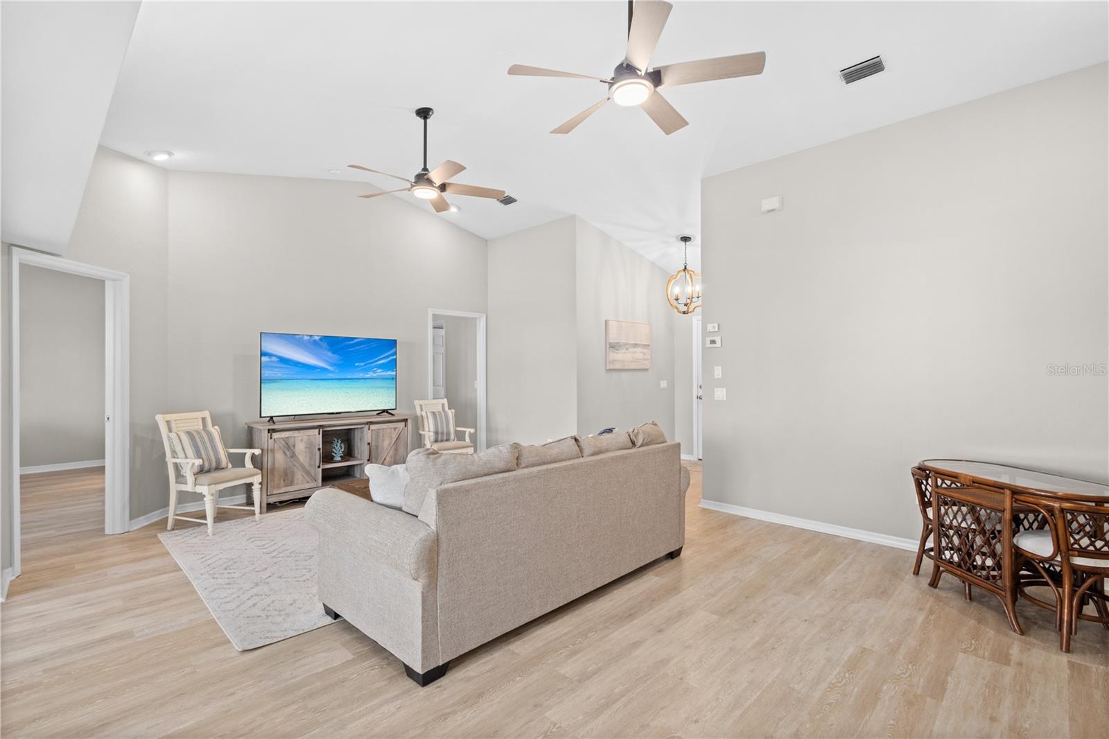 Image 7 of 28 For 12454 Kingsway Circle 202