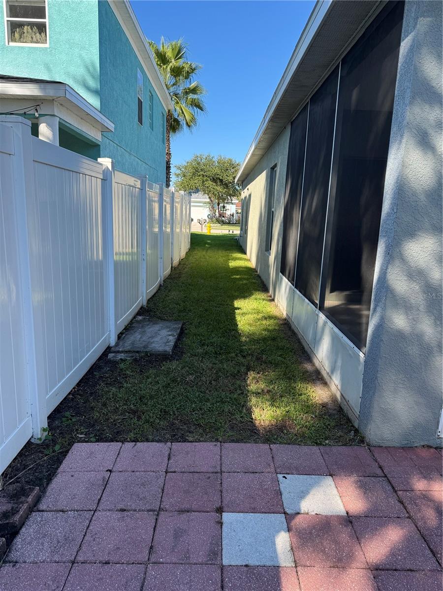 Image 4 of 14 For 2322 29th Avenue E