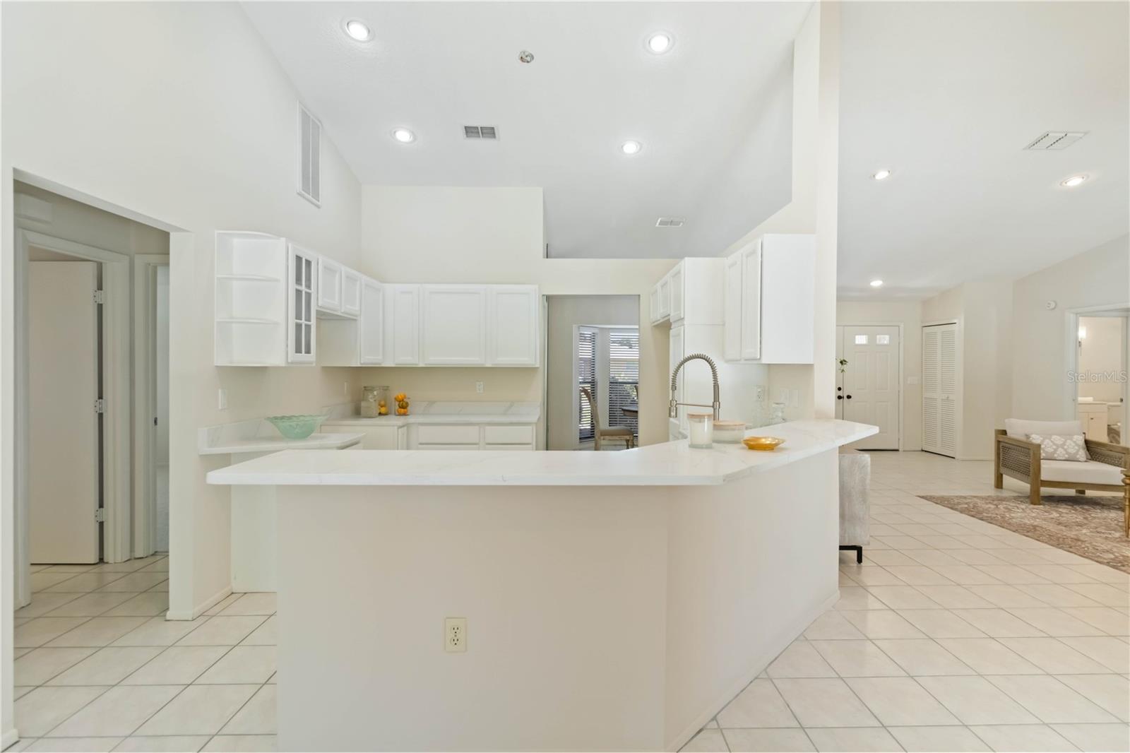 Image 16 of 48 For 5206 Woodlawn Circle E