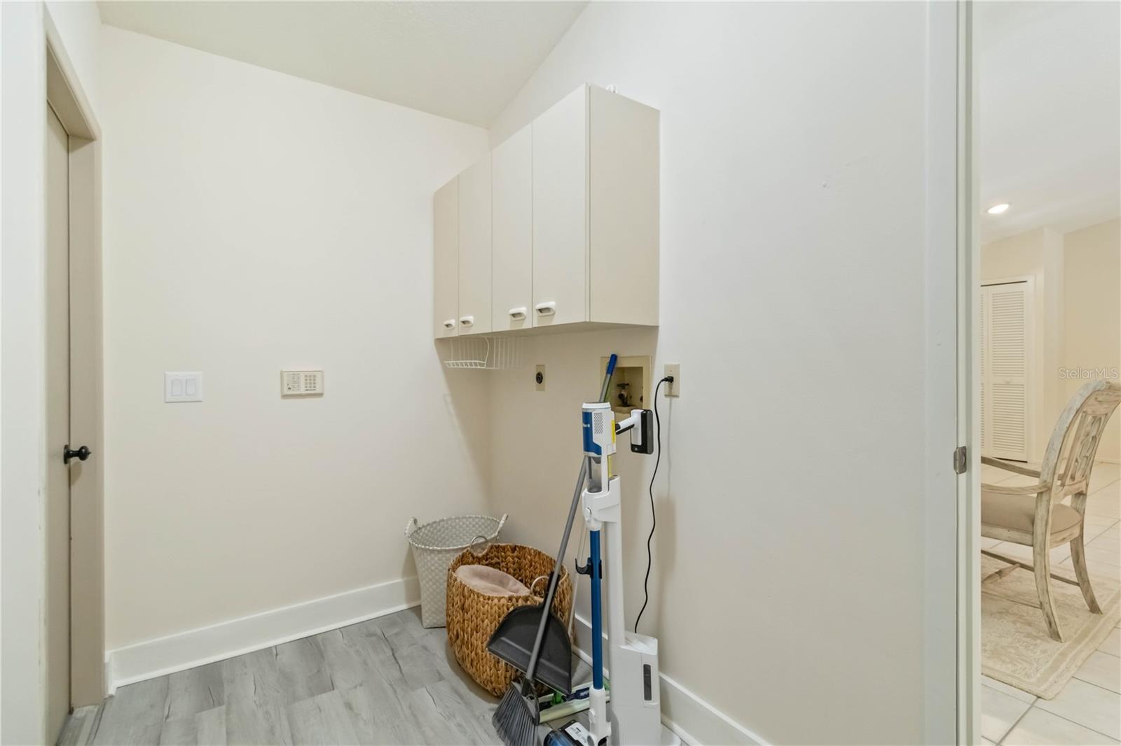 Image 21 of 48 For 5206 Woodlawn Circle E