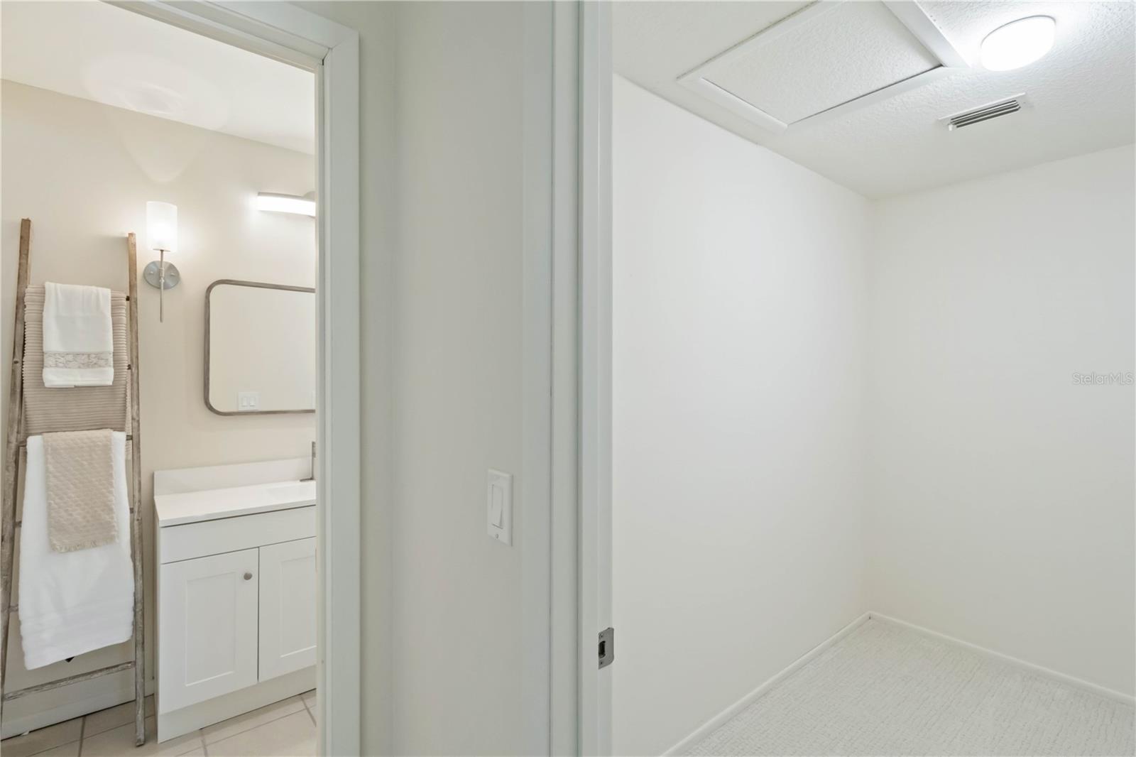 Image 25 of 48 For 5206 Woodlawn Circle E