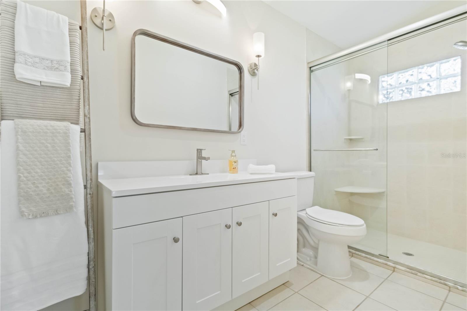 Image 26 of 48 For 5206 Woodlawn Circle E