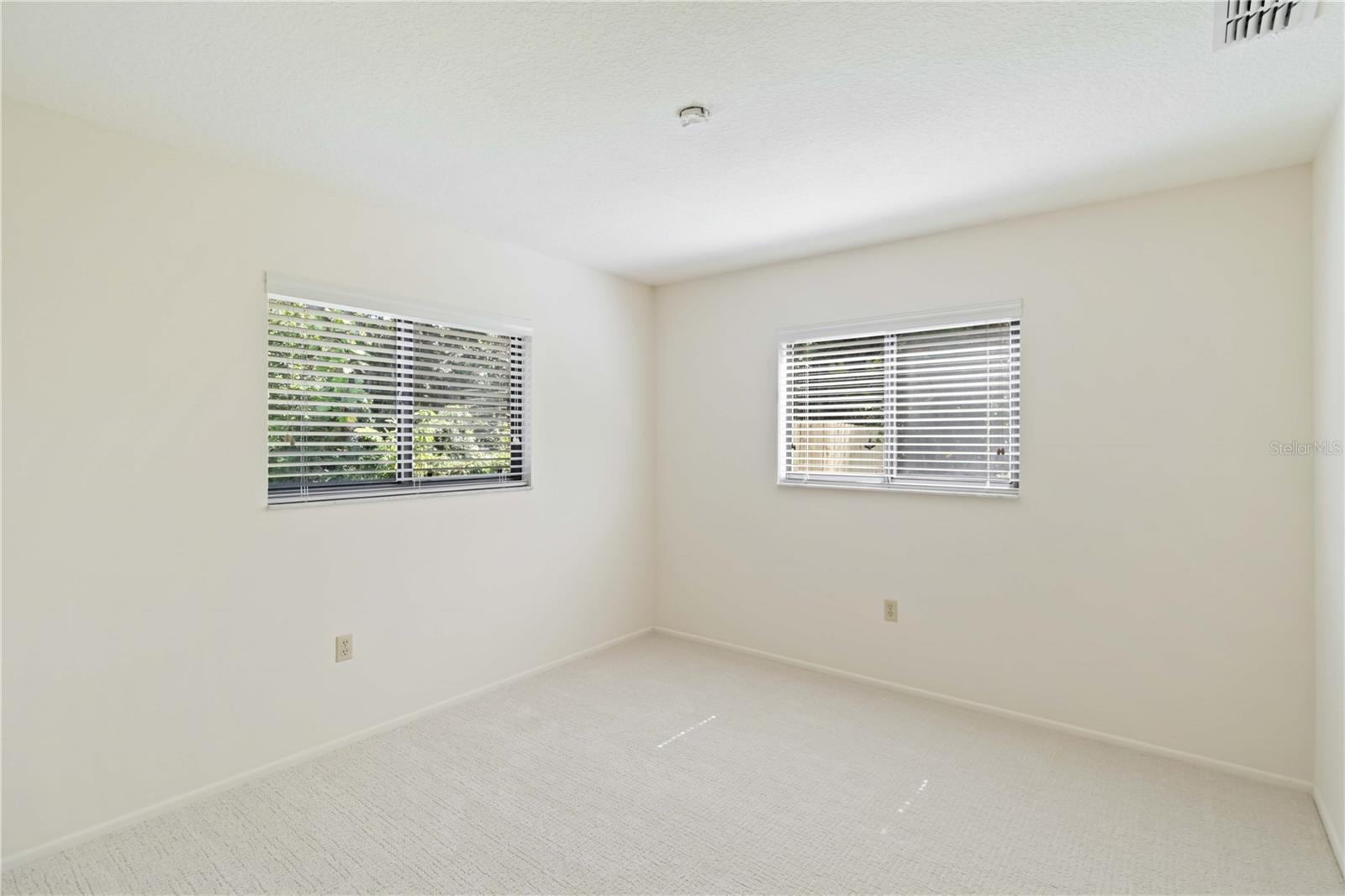 Image 27 of 48 For 5206 Woodlawn Circle E