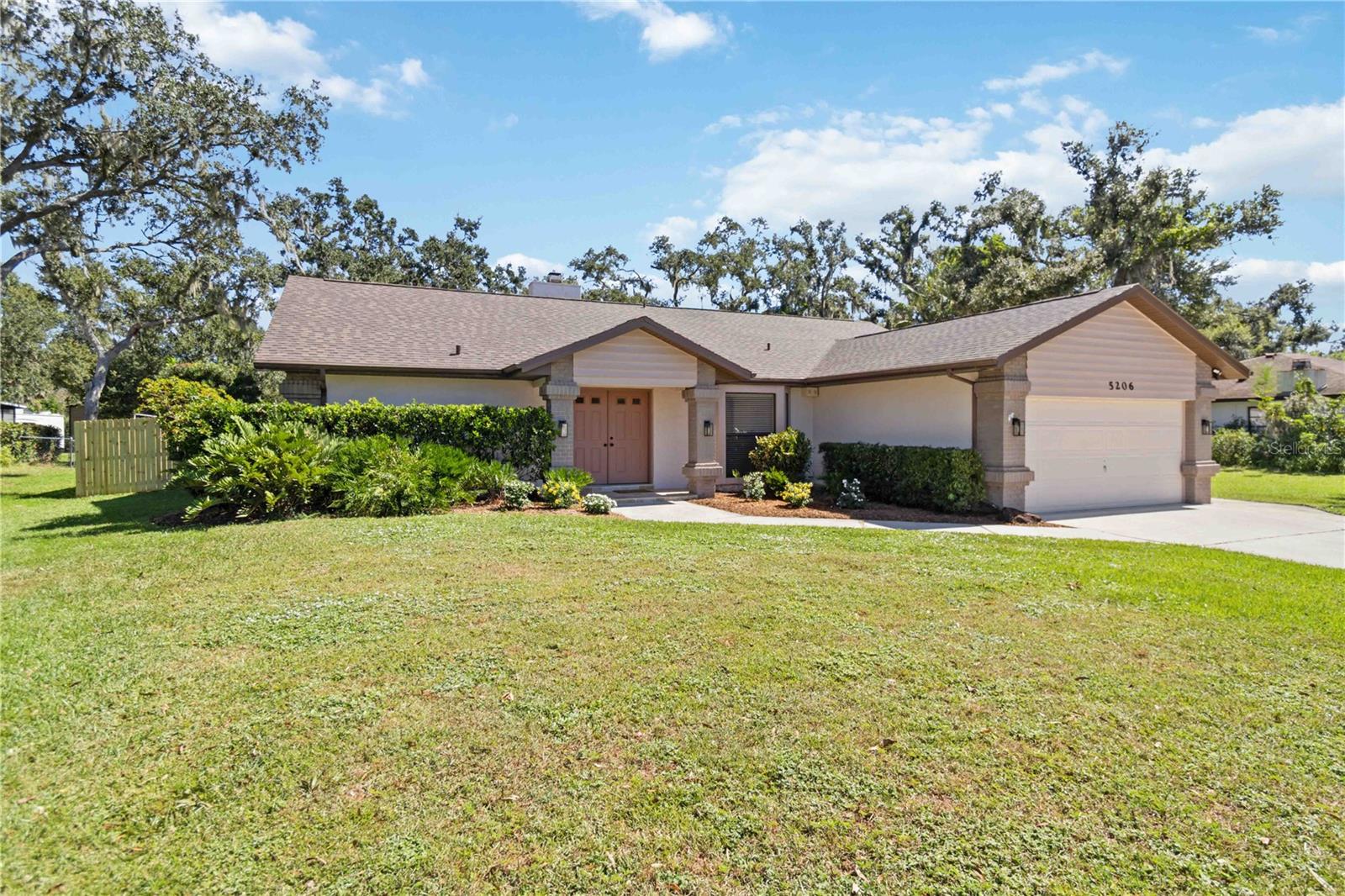 Image 4 of 48 For 5206 Woodlawn Circle E