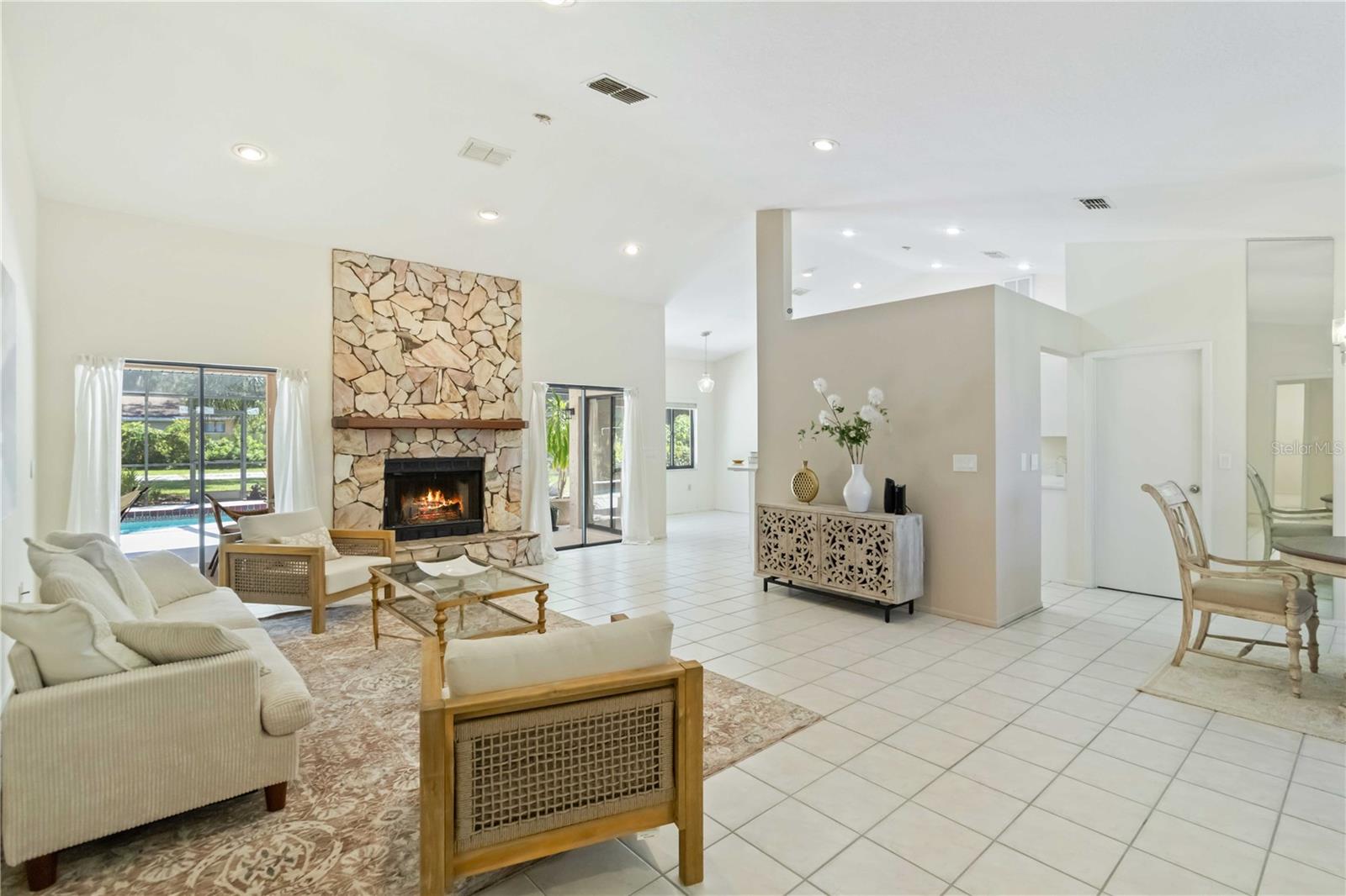 Image 9 of 48 For 5206 Woodlawn Circle E