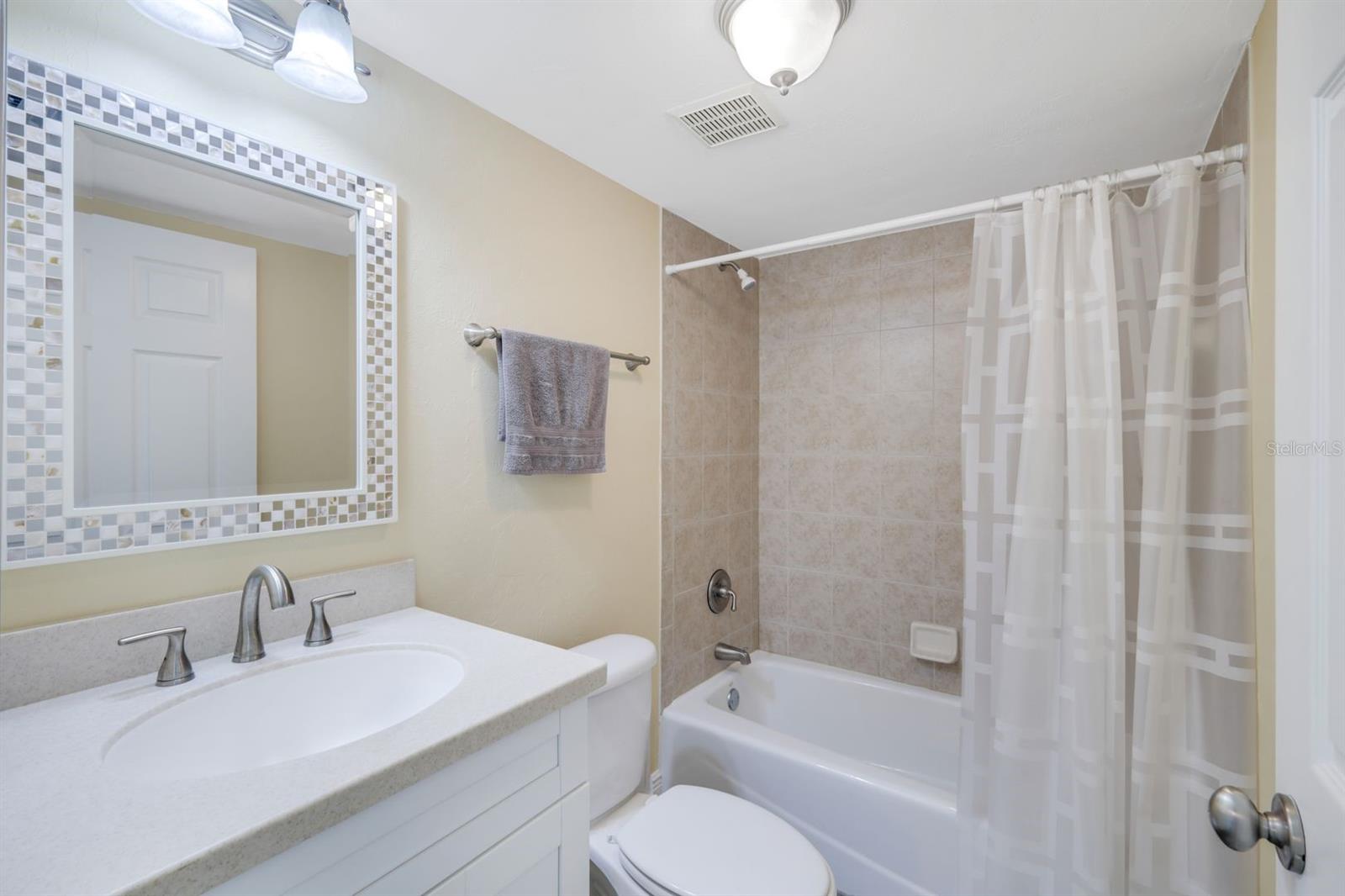 Image 17 of 31 For 4928 Vincennes Street C3
