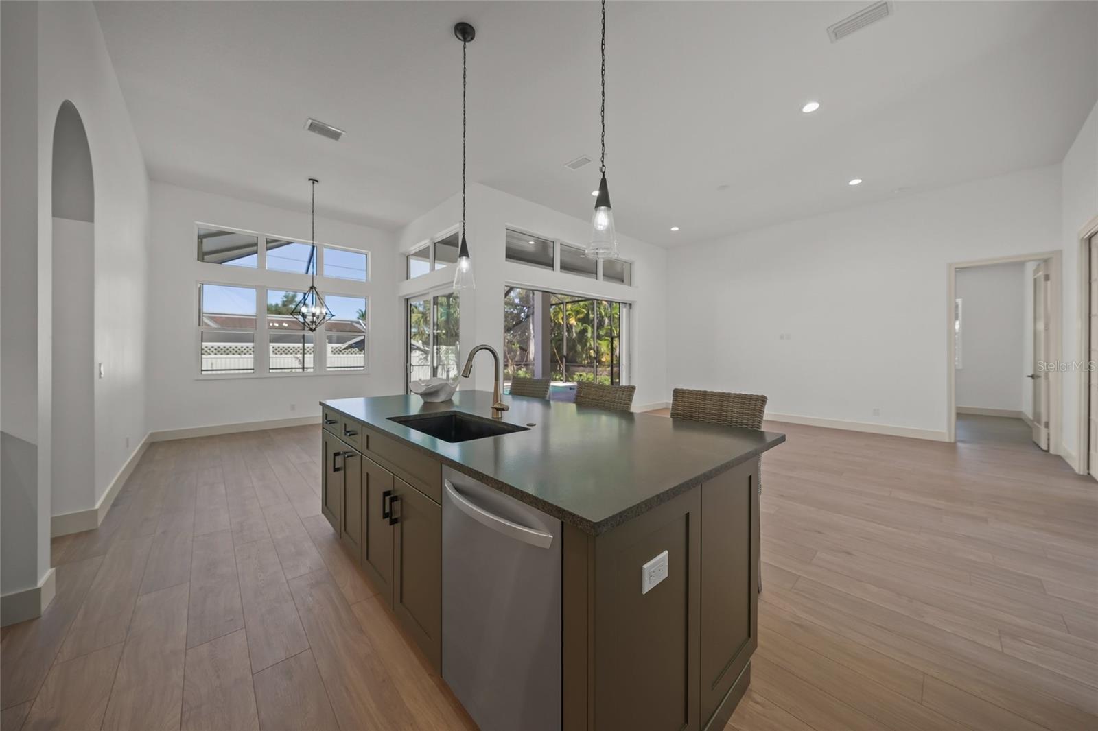 Image 11 of 47 For 504 Gulf Street