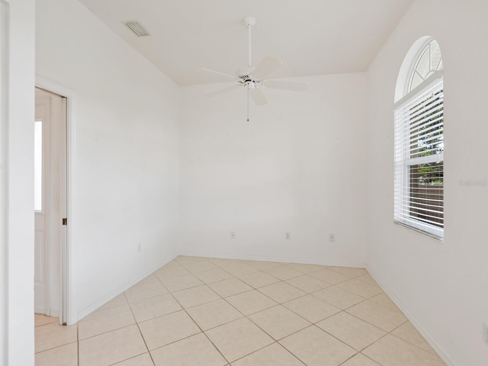 Image 10 of 44 For 3422 Chelmsford Court 1