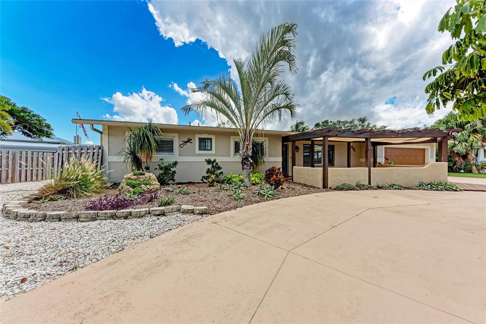 Details for 724 Hillcrest Drive, BRADENTON, FL 34209