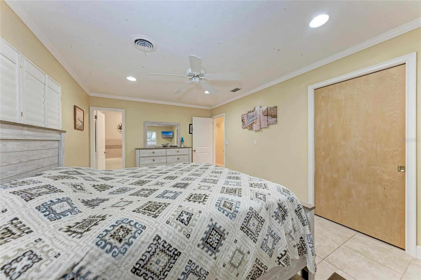 Image 34 of 77 For 724 Hillcrest Drive