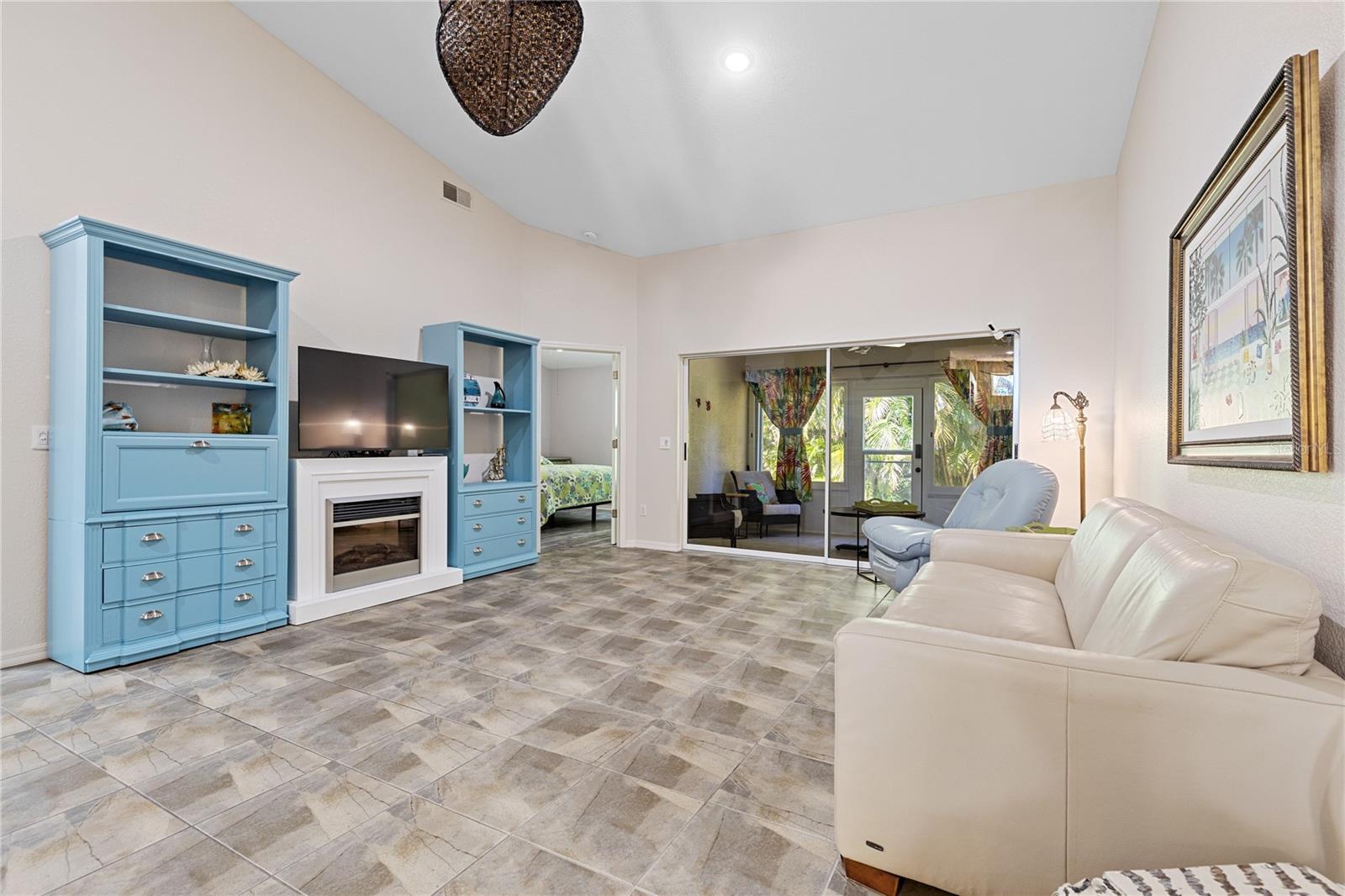 Image 24 of 58 For 112 Islamorada Boulevard