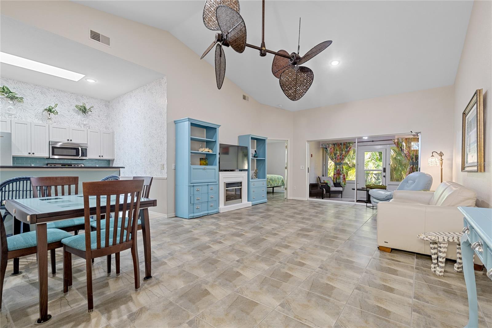 Image 30 of 58 For 112 Islamorada Boulevard