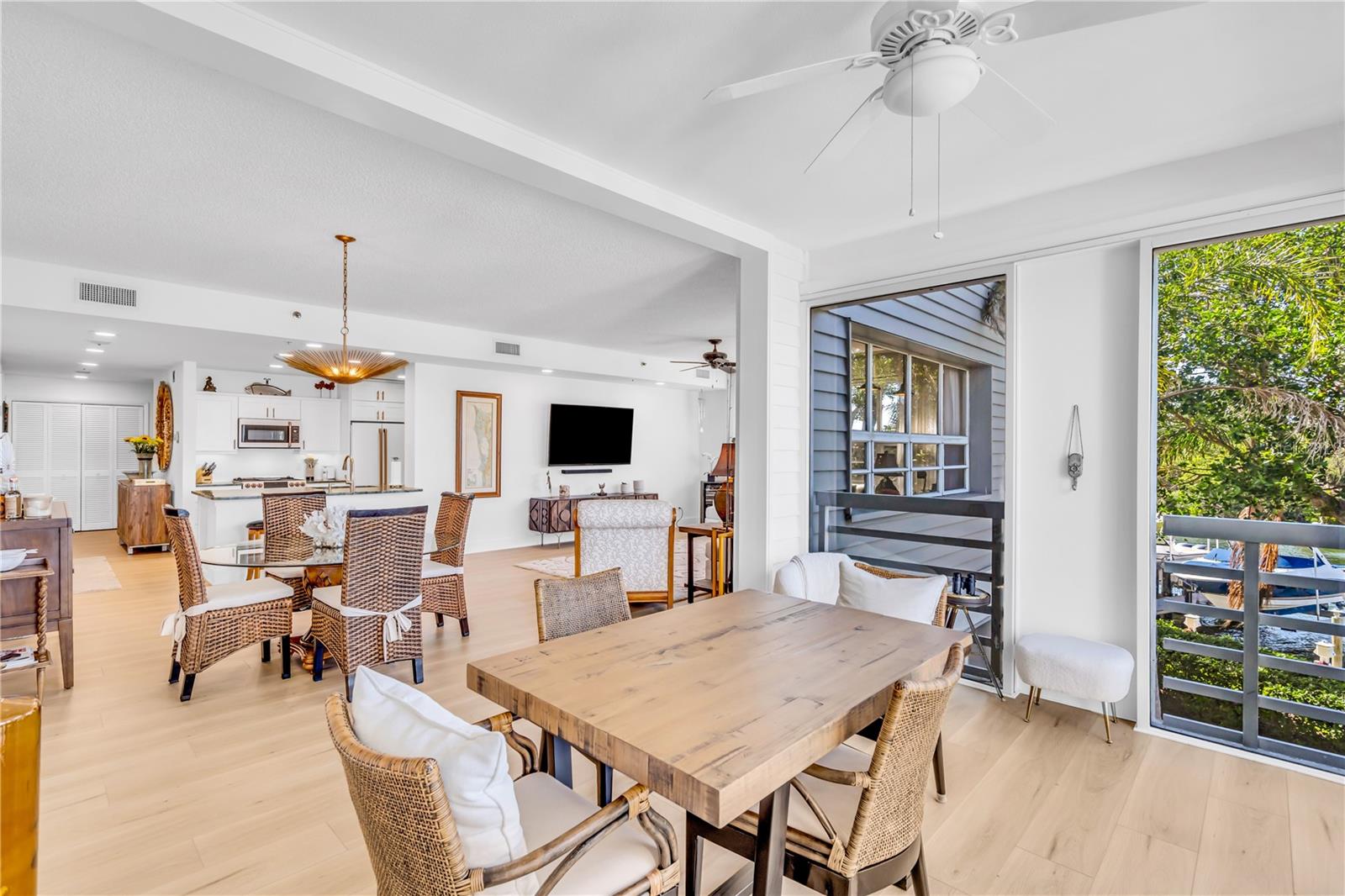 Image 16 of 40 For 615 Dream Island Place 201