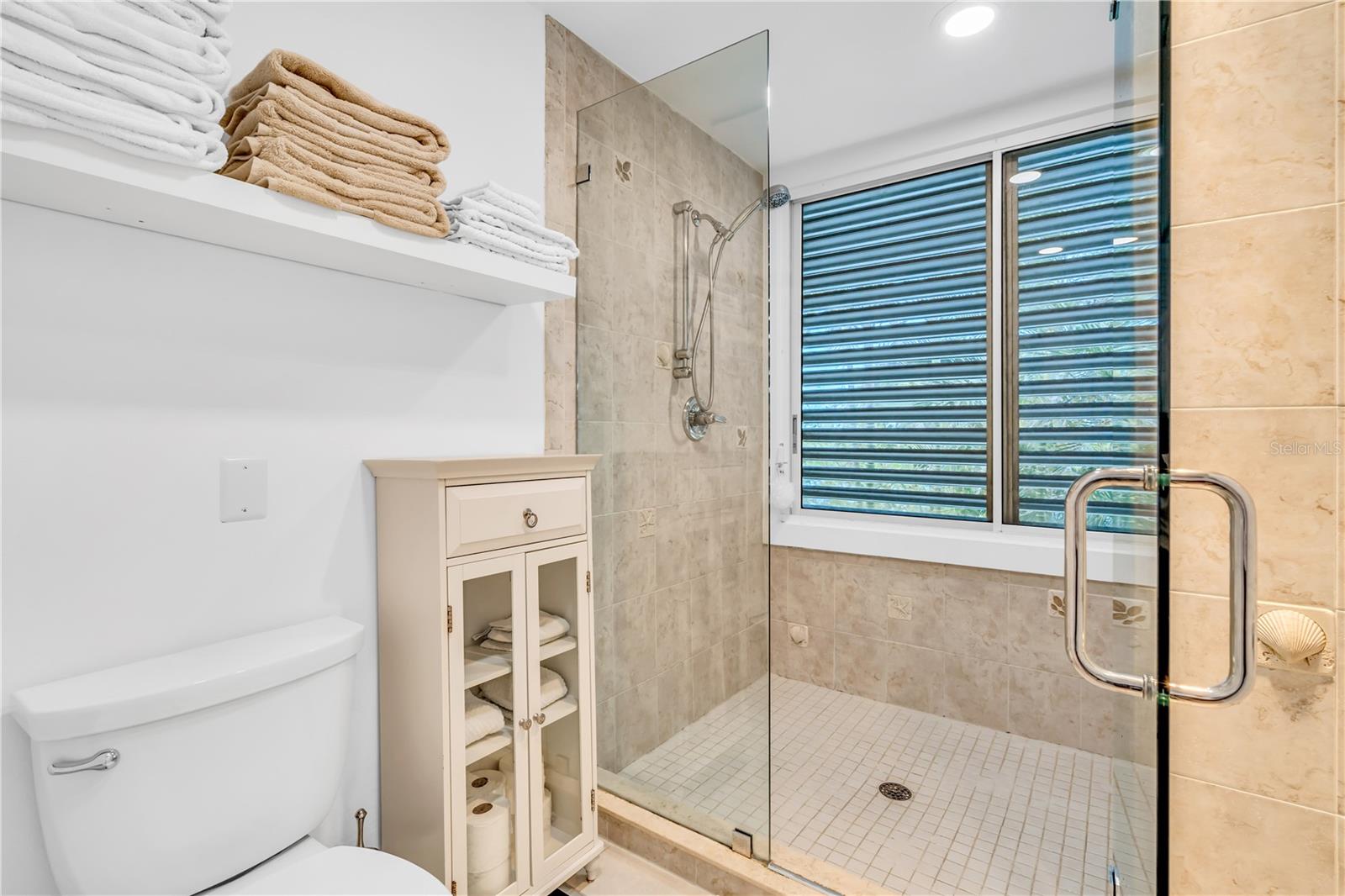 Image 26 of 40 For 615 Dream Island Place 201