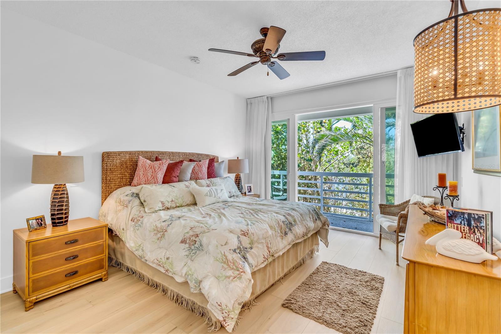 Image 29 of 40 For 615 Dream Island Place 201