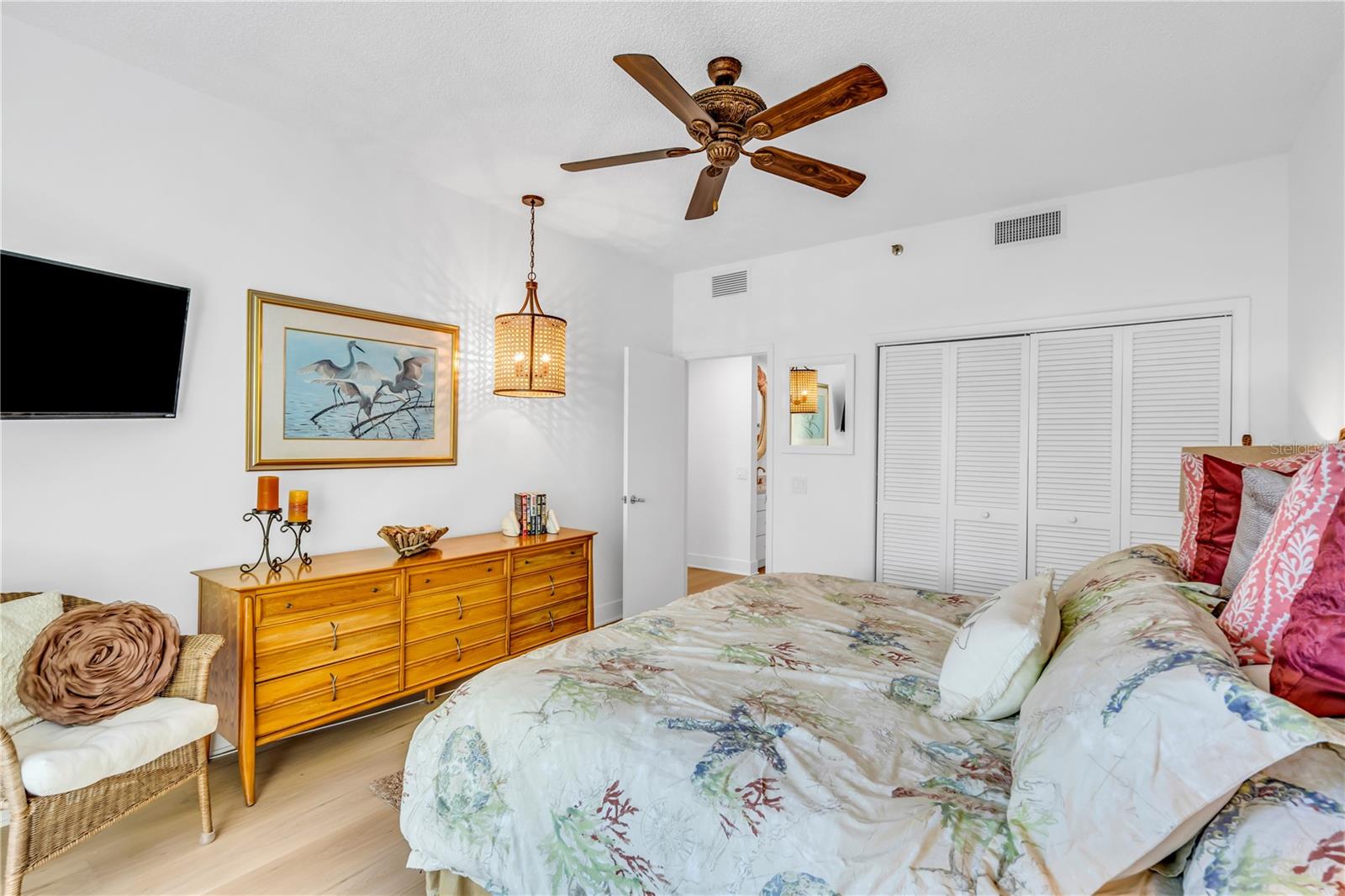 Image 31 of 40 For 615 Dream Island Place 201