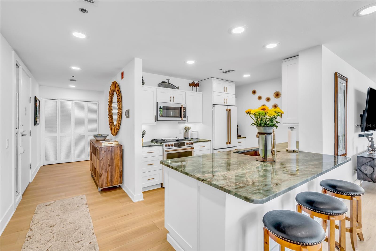 Image 4 of 40 For 615 Dream Island Place 201