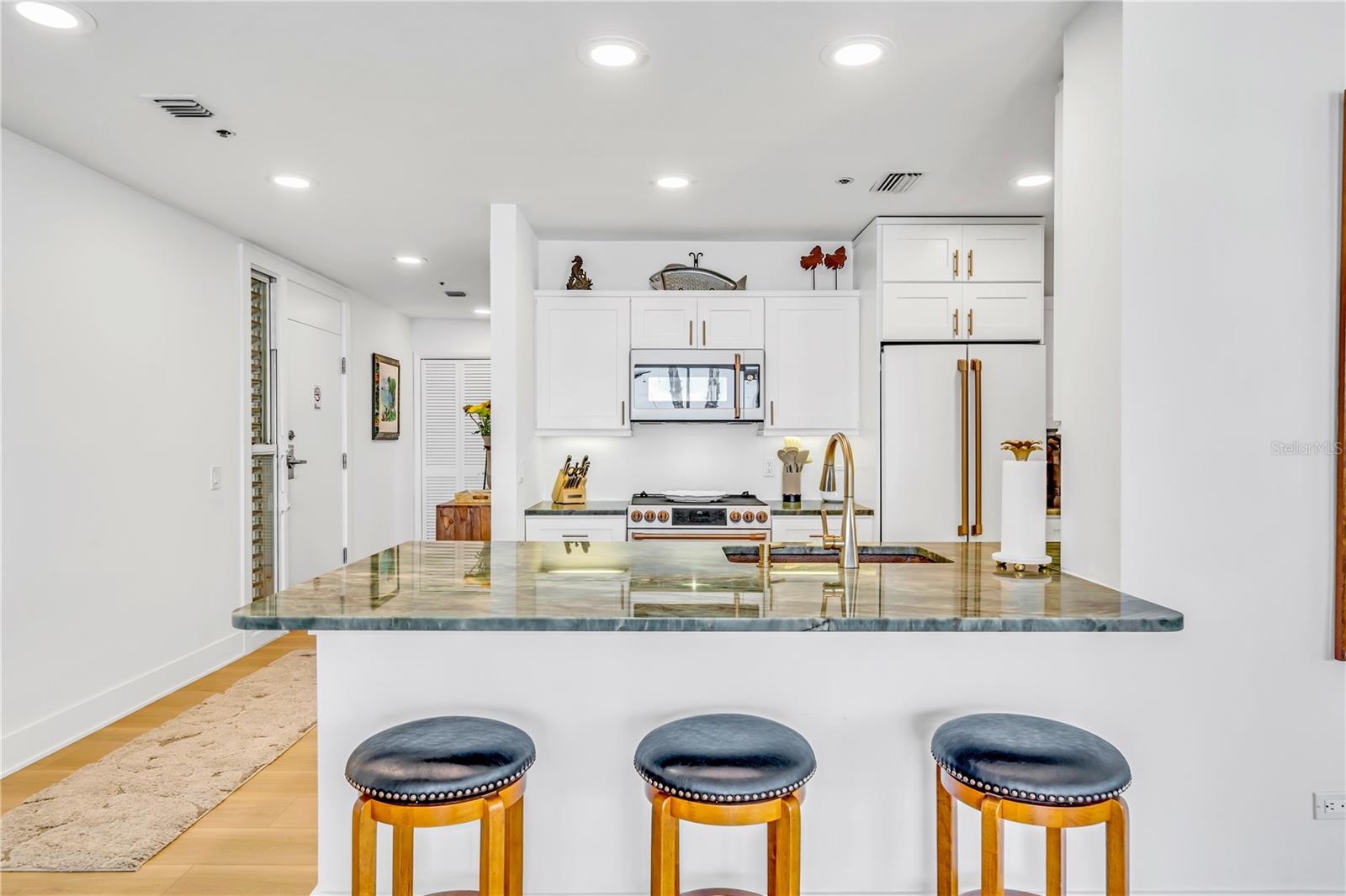 Image 7 of 40 For 615 Dream Island Place 201