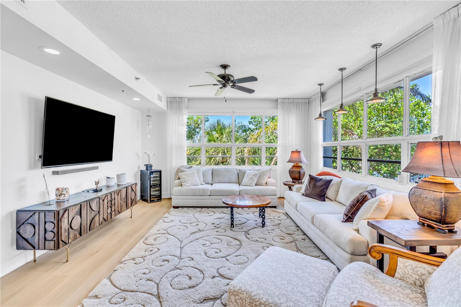 Image 9 of 40 For 615 Dream Island Place 201