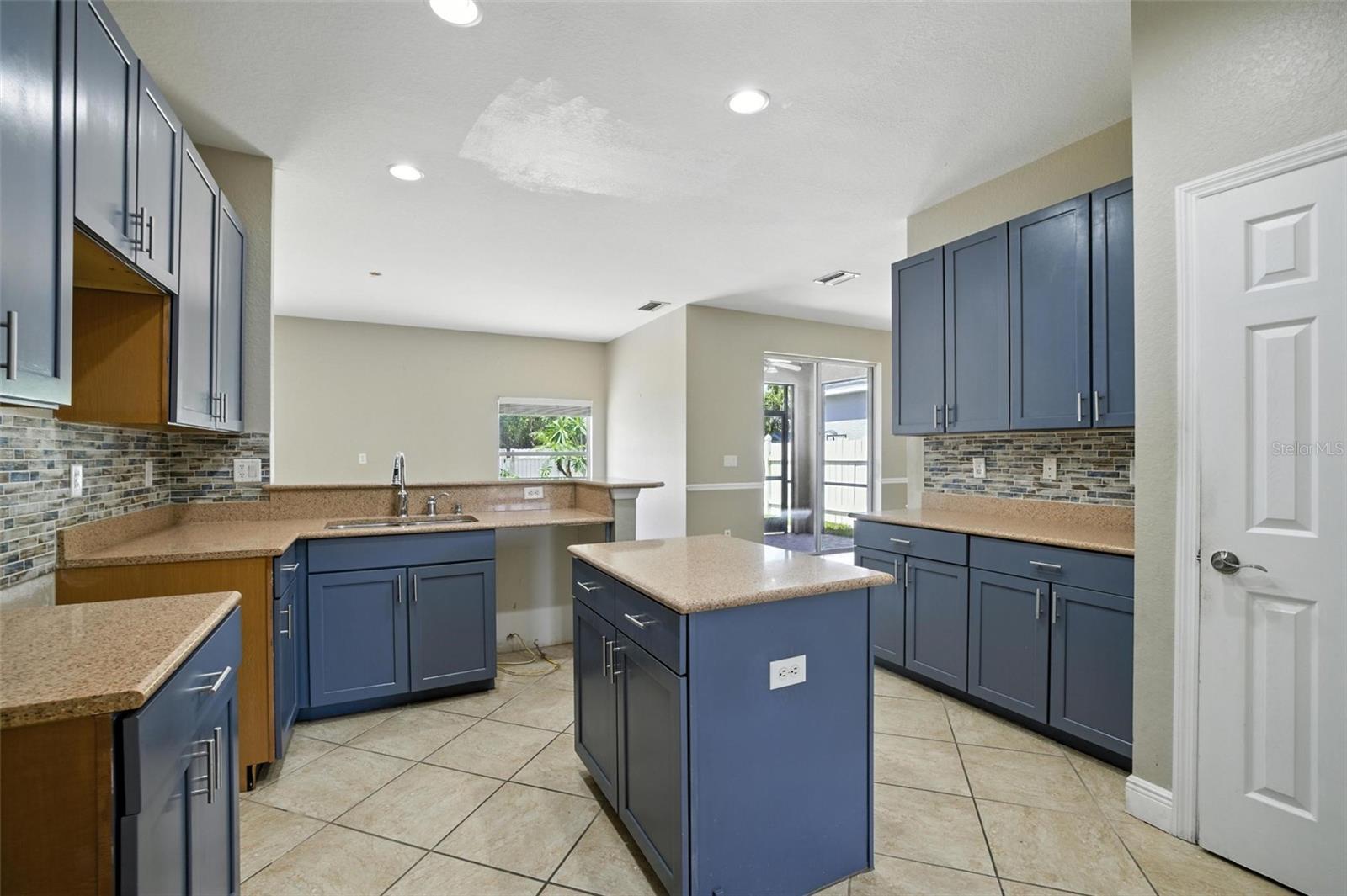 Image 10 of 43 For 9010 Gladiolus Preserve Circle