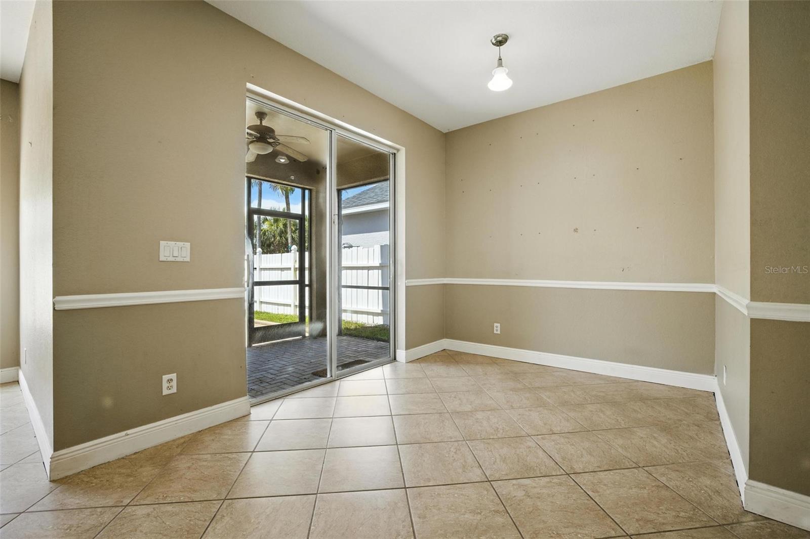 Image 5 of 43 For 9010 Gladiolus Preserve Circle