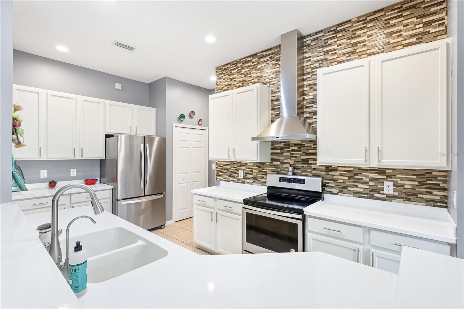 Image 11 of 50 For 6123 39th Court E