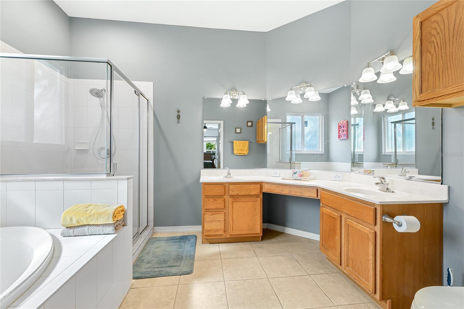 Image 18 of 50 For 6123 39th Court E