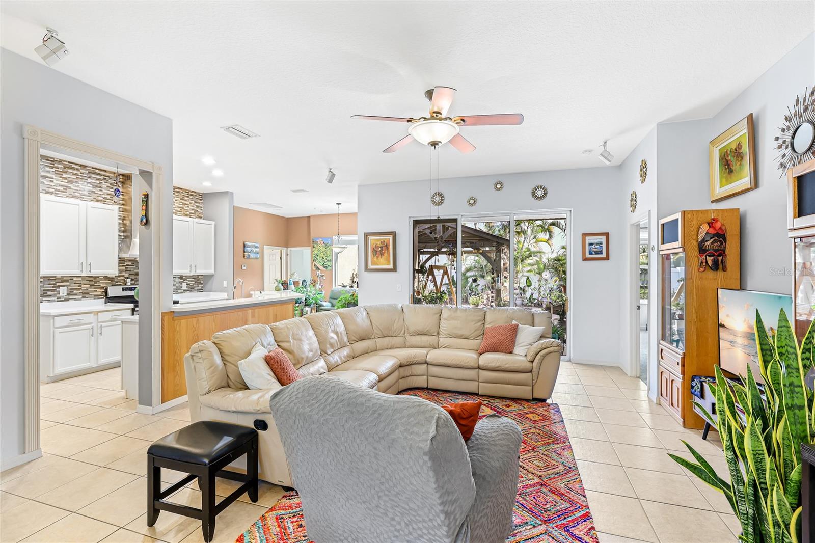 Image 5 of 50 For 6123 39th Court E