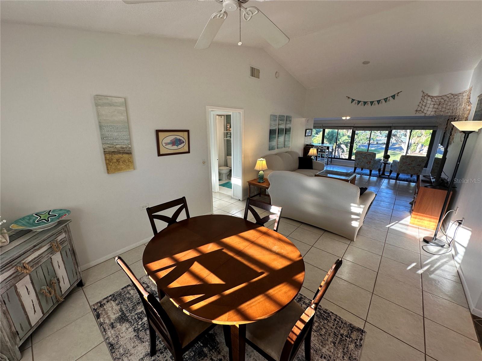 Image 11 of 37 For 4578 Red Maple Road 904