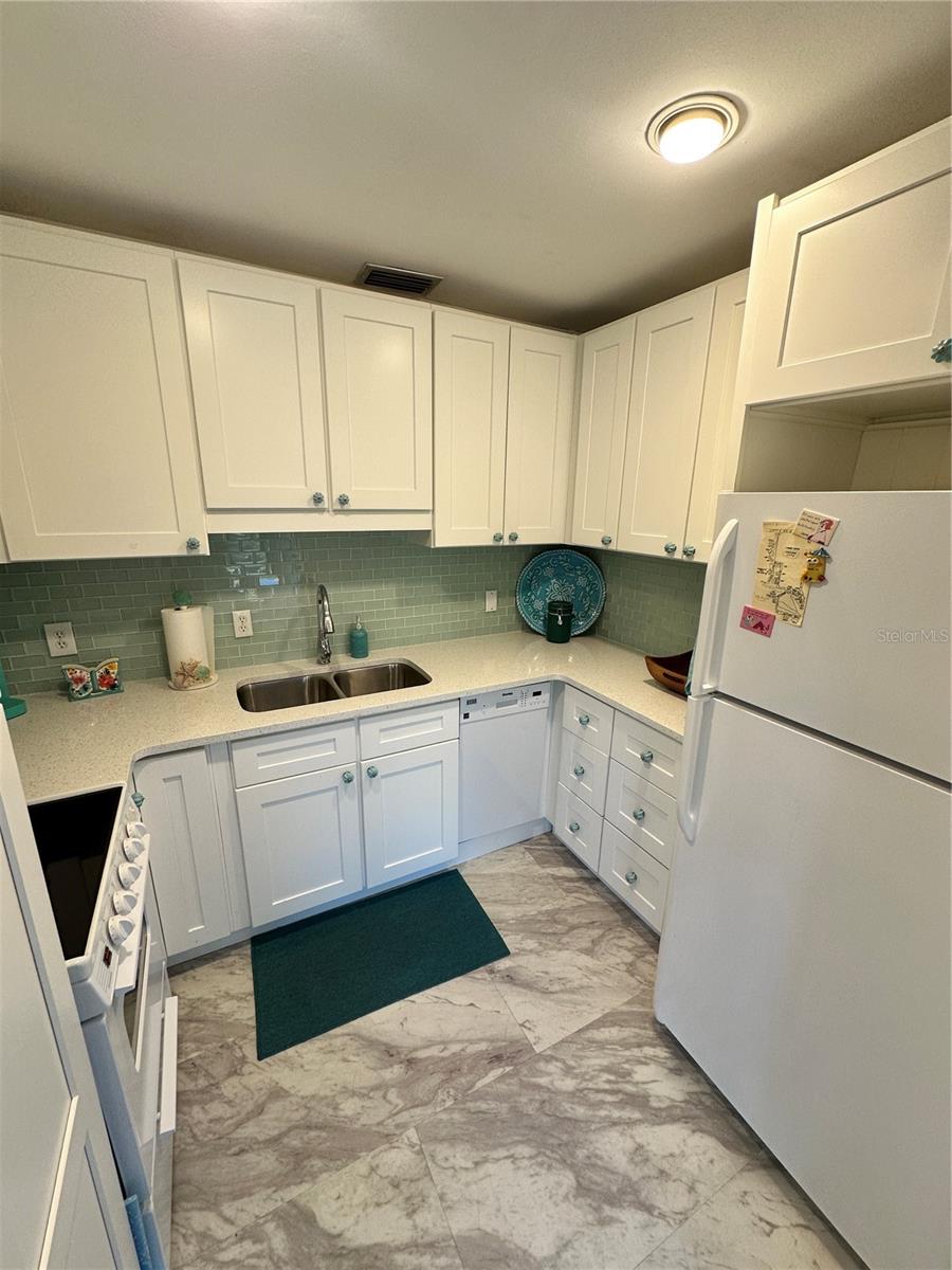 Image 21 of 37 For 4578 Red Maple Road 904