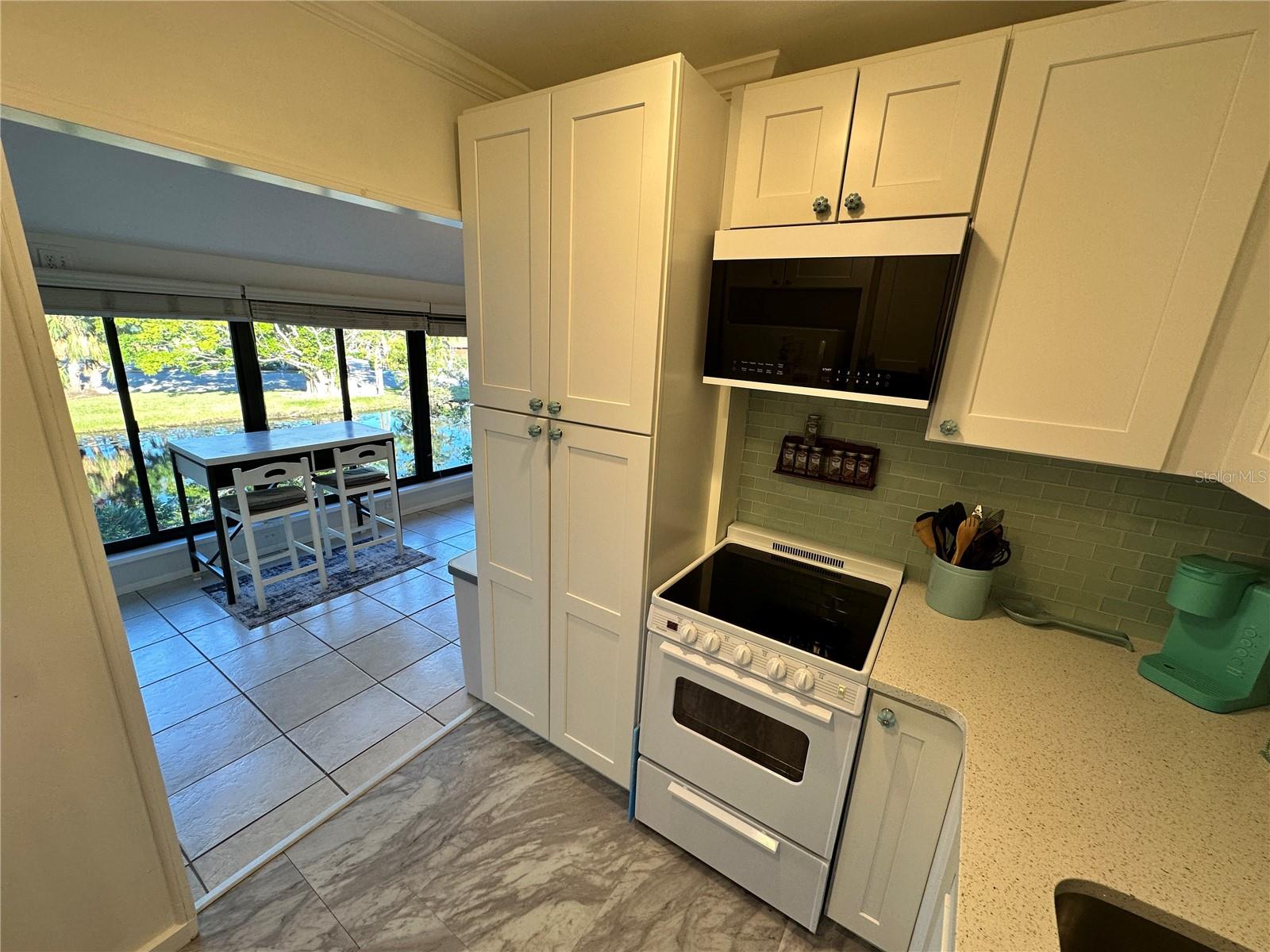 Image 23 of 37 For 4578 Red Maple Road 904
