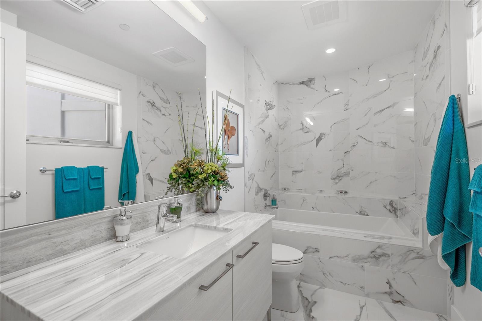 Image 25 of 34 For 1155 Gulfstream Avenue 708