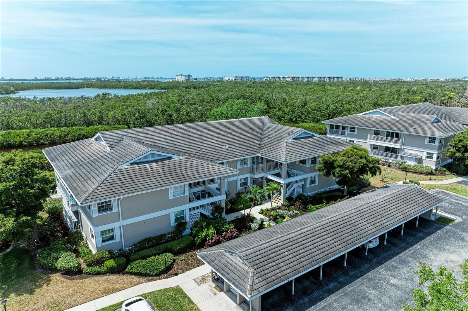 Image 4 of 66 For 628 Estuary Drive
