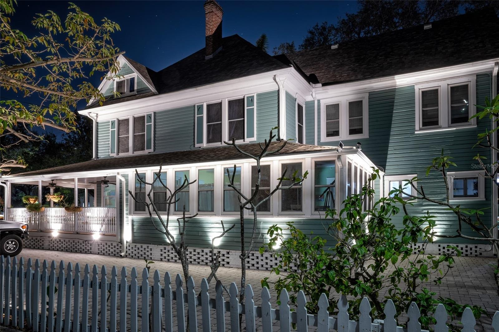 Image 2 of 76 For 304 15th Street W