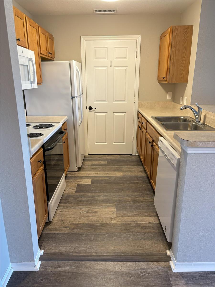 Image 4 of 19 For 4850 51st Street W 5207