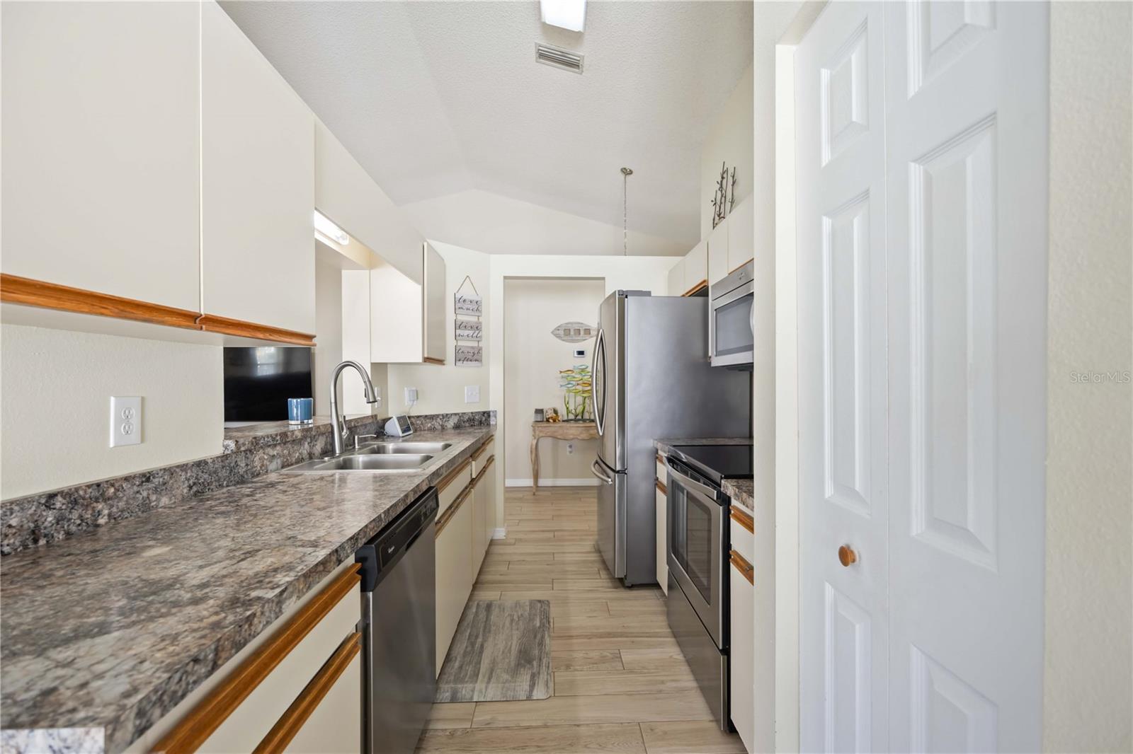 Image 8 of 30 For 3937 37th Street Court W