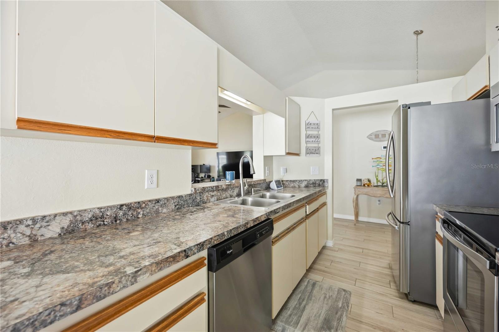 Image 9 of 30 For 3937 37th Street Court W