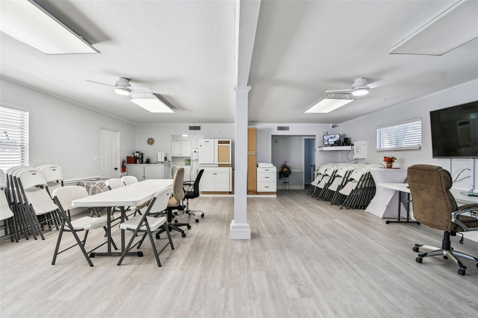 Image 44 of 52 For 6068 Arlene Way