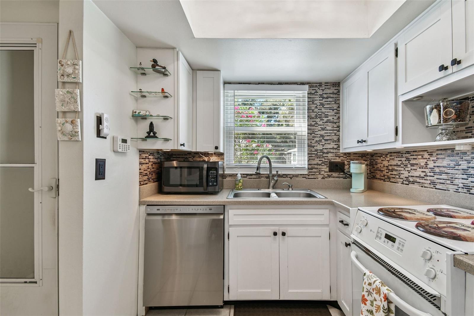 Image 6 of 52 For 6068 Arlene Way