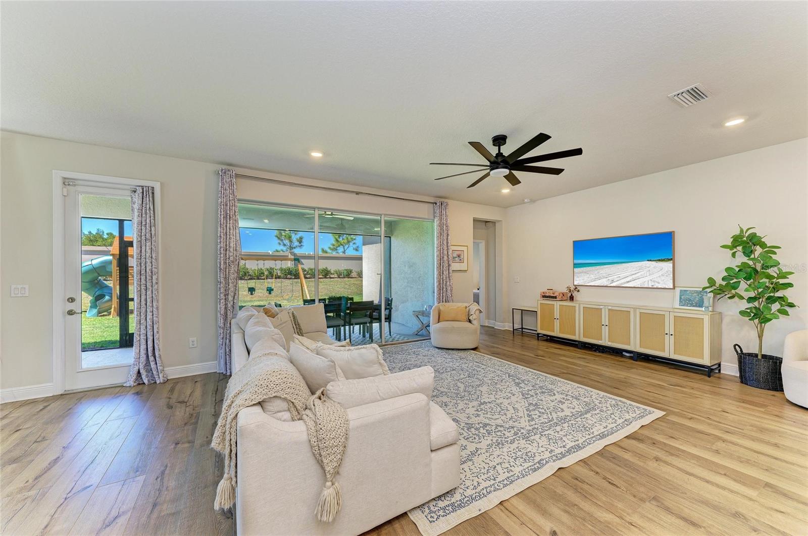 Image 12 of 59 For 8318 Abalone Loop