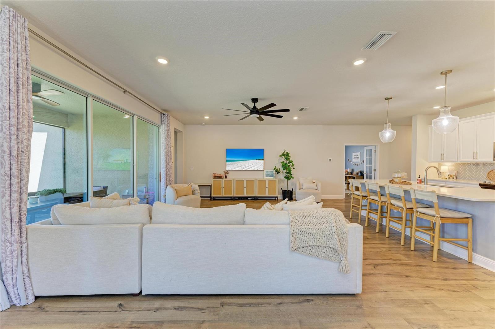 Image 15 of 59 For 8318 Abalone Loop