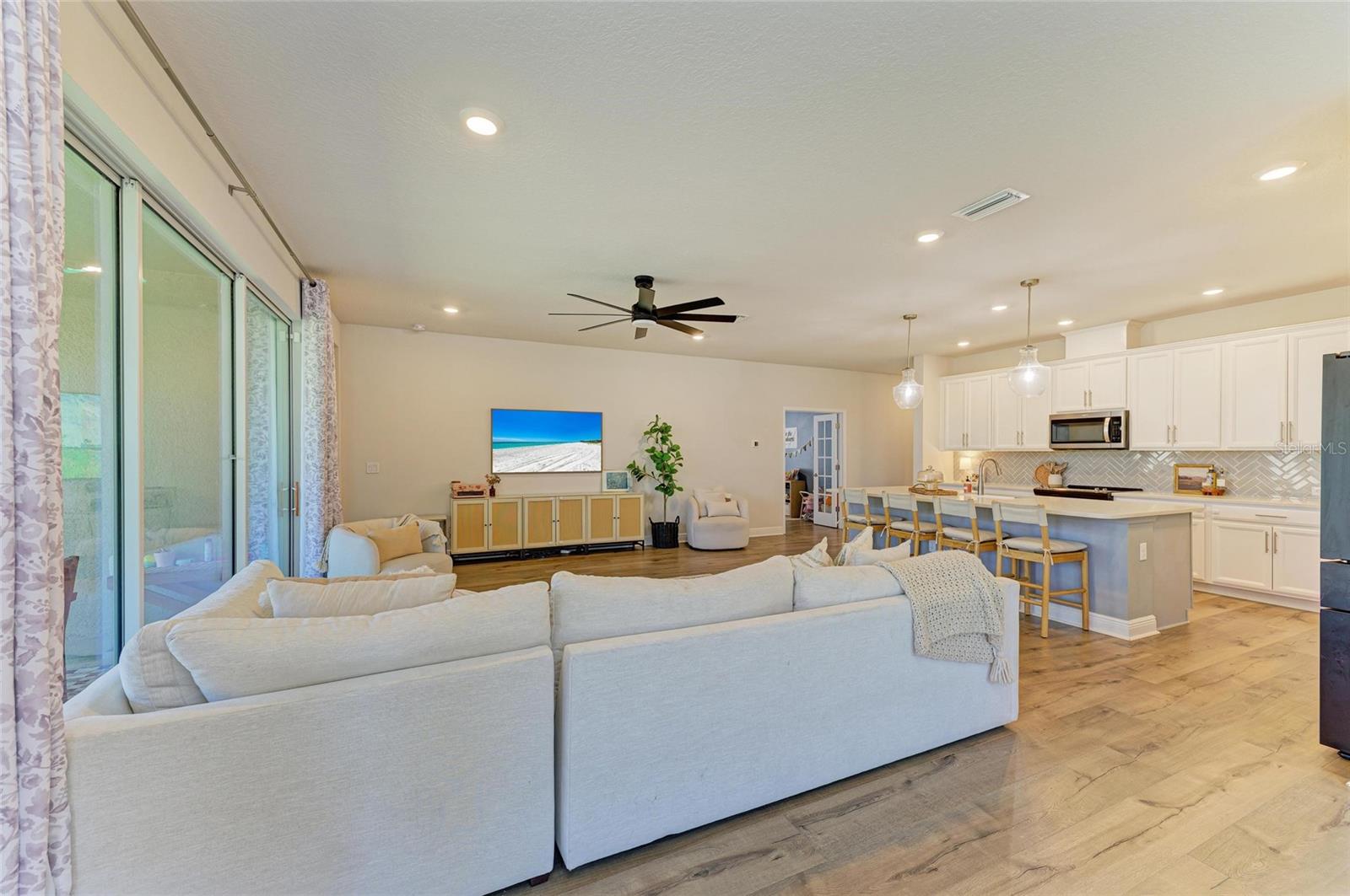 Image 16 of 59 For 8318 Abalone Loop