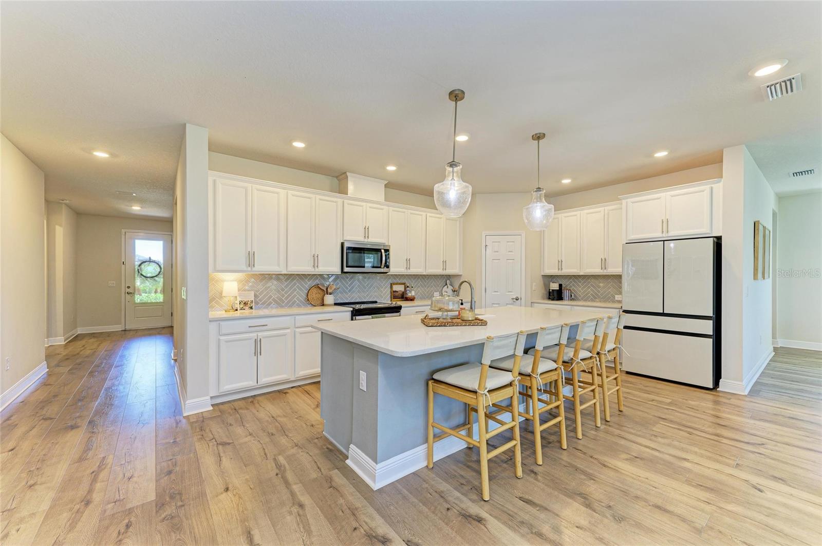 Image 8 of 59 For 8318 Abalone Loop