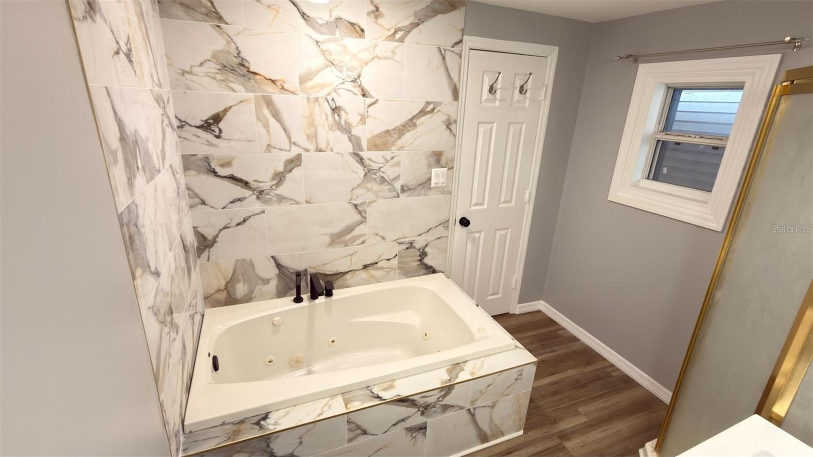 Image 17 of 46 For 14740 Johns Road