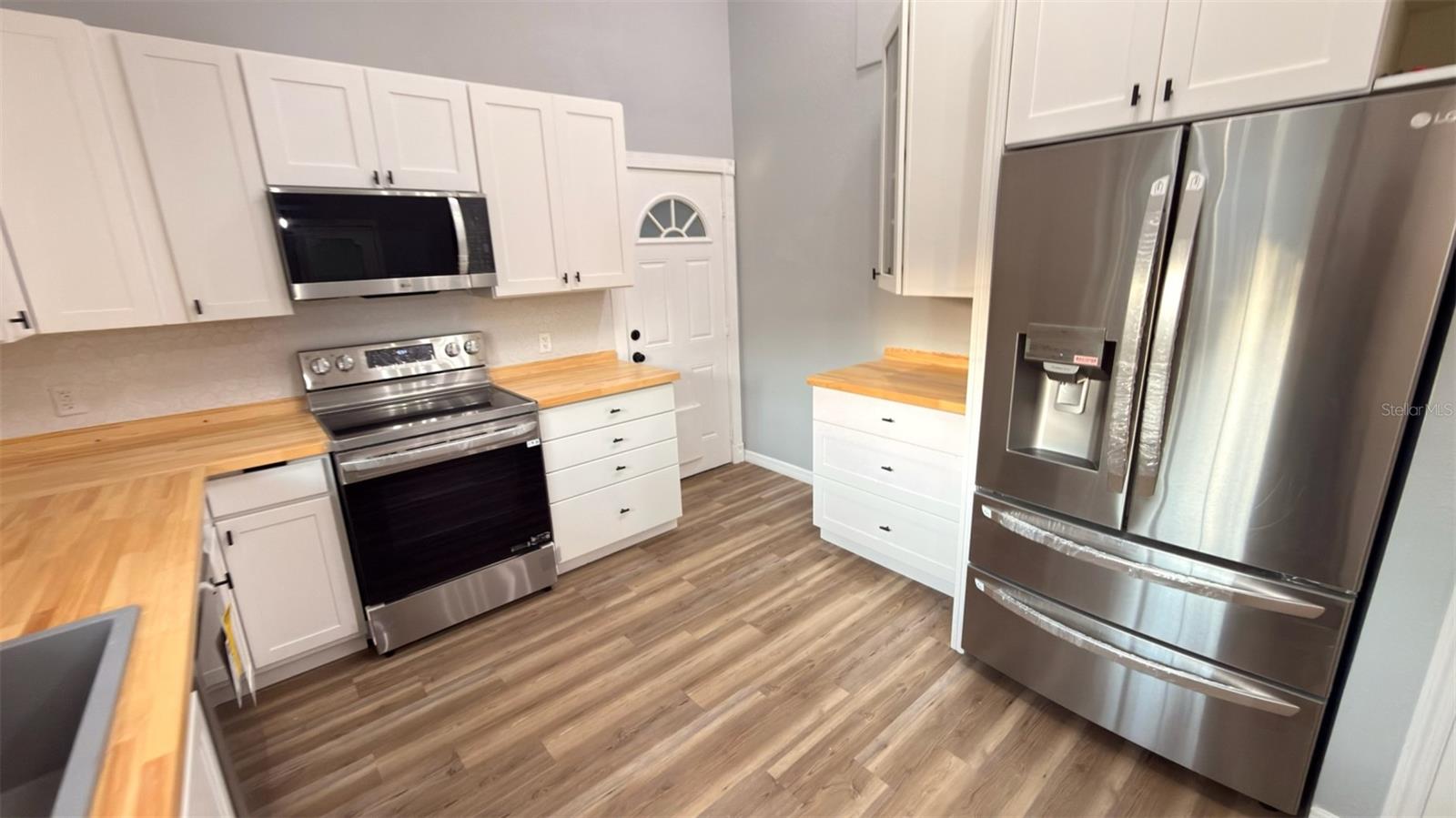 Image 4 of 46 For 14740 Johns Road