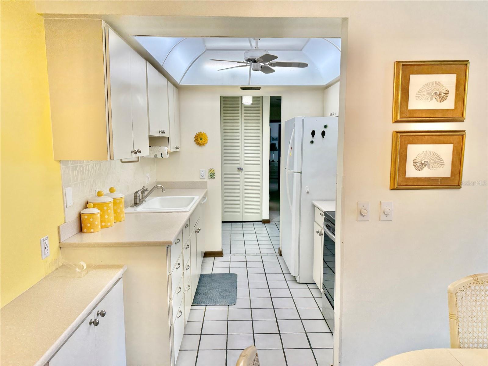 Image 10 of 34 For 5808 Gulf Drive 203