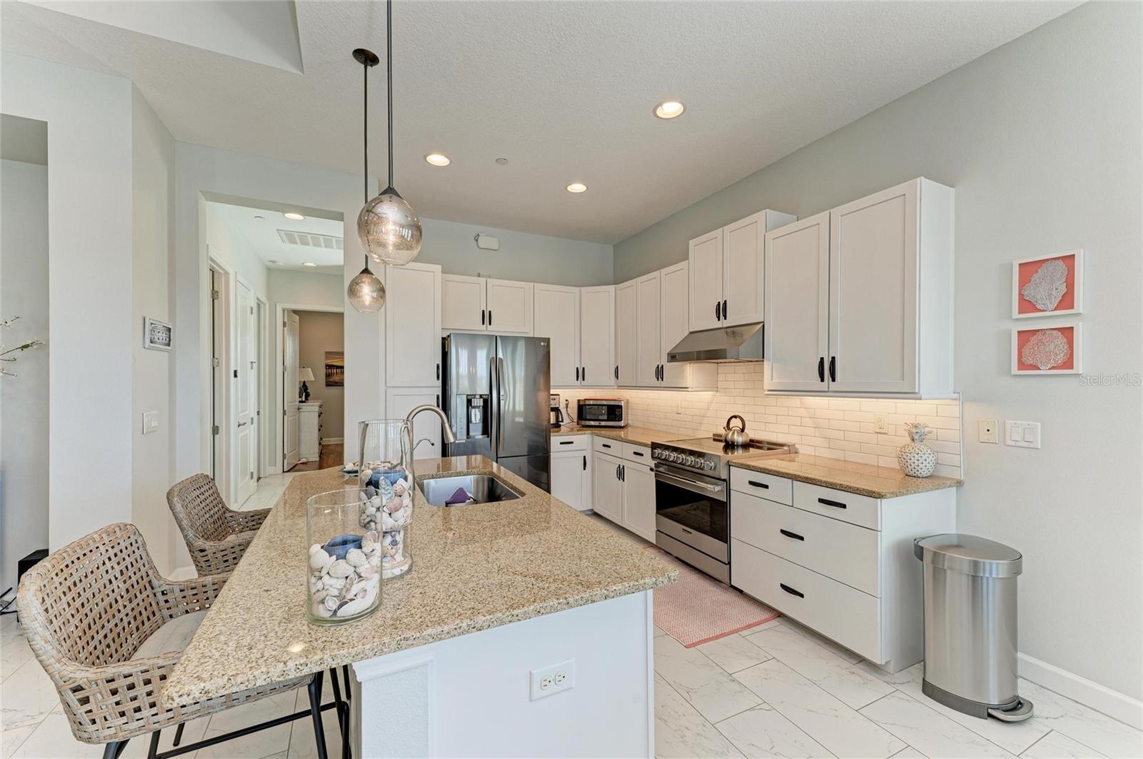 Image 21 of 88 For 308 Sapphire Lake Drive 202