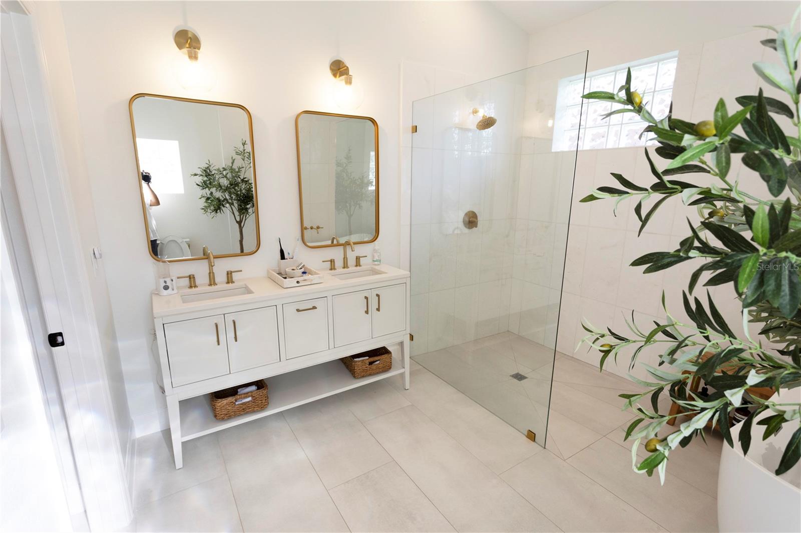 Image 15 of 25 For 7250 Alicante Drive 5